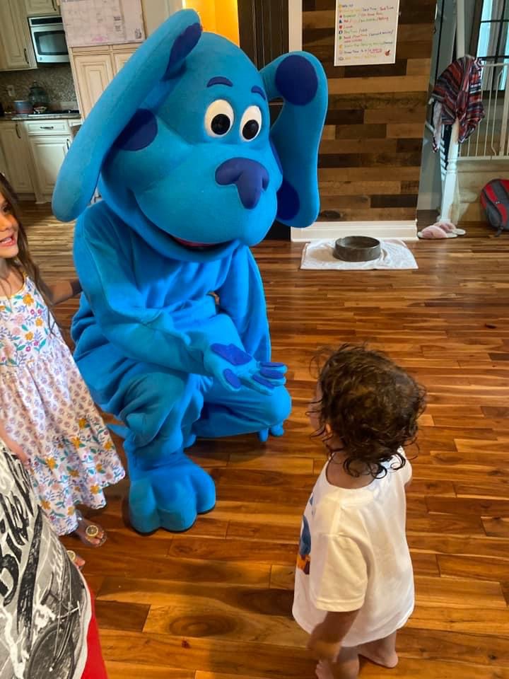 Blue's Clues saying hi to a child | Rent Party Characters