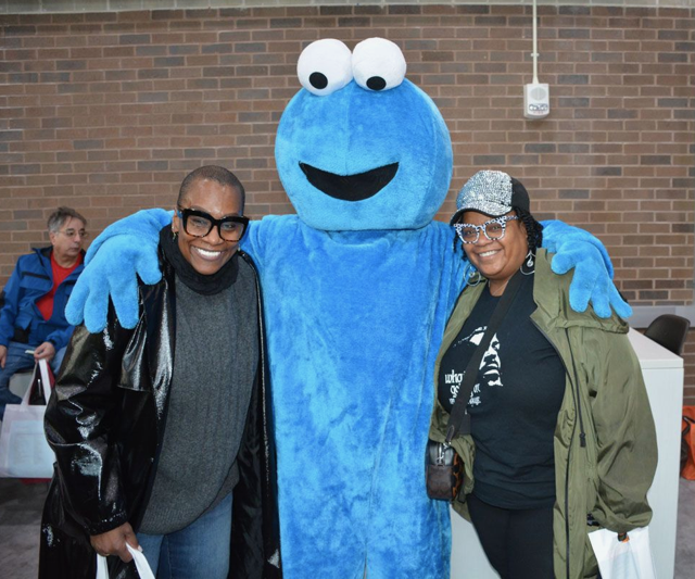 Cookie Monster hugging people | Rent Party Characters