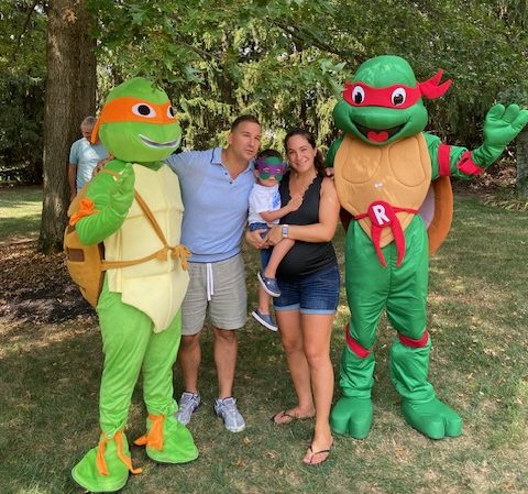 Teenage Mutant Ninja Turtles Raphael and Michelangelo with a family | Rent Party Characters